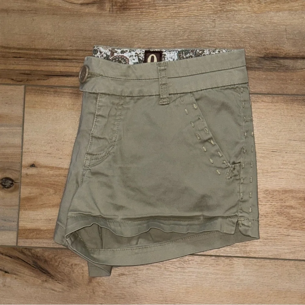 Freestyle Tan Women Shorts Button Accent Juniors 9 Women’s 29 Khaki 3” inseam